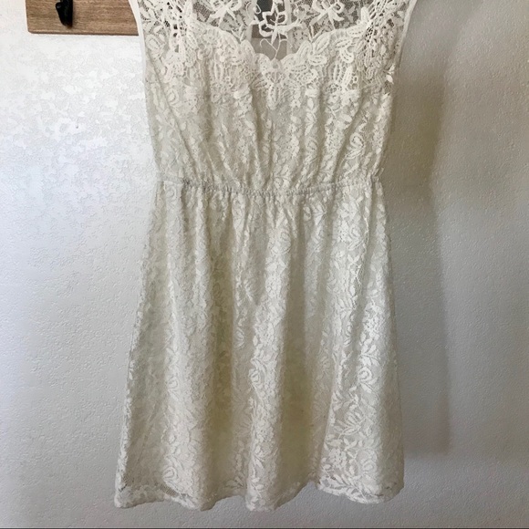 Zara white lace dress with peek-a-boo back - Picture 3 of 7